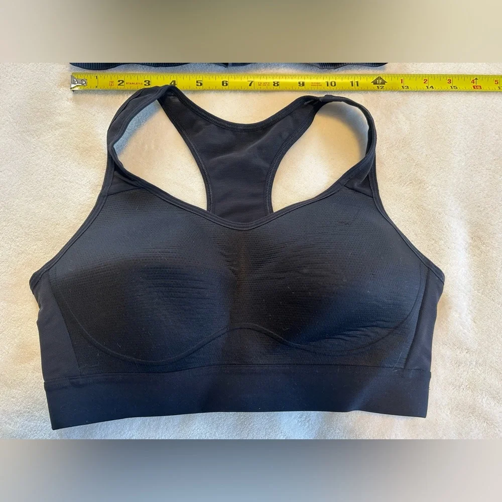 SOLD Gymshark medium sports bra black workout fitness cardio sweat athletic - Picture 2 of 7